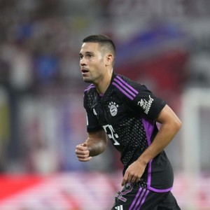 Crown Sports-法尔克：格雷罗赛季末离开拜仁，费耶诺德右后卫雷德是引援首选